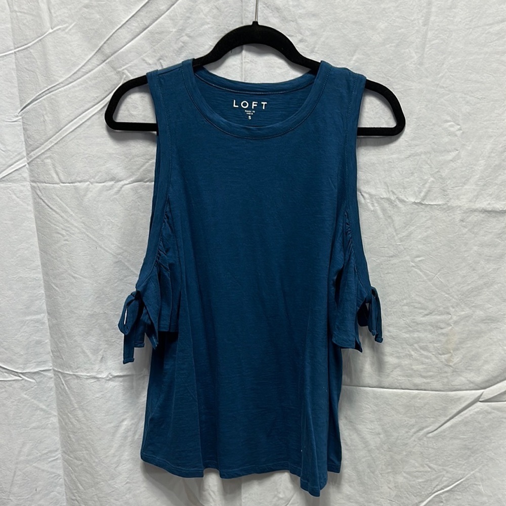 LOFT blue cold shoulder top, size S, perfect condition, new with tags